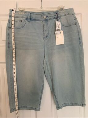 Tommy Bahama Afton Clam Digger Shorts Size 12 NWT